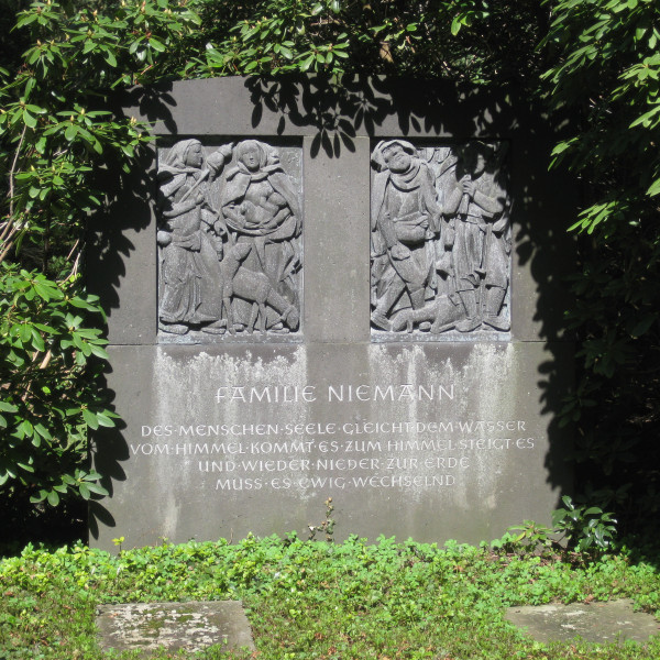 Grab auf dem Sennefriedhof