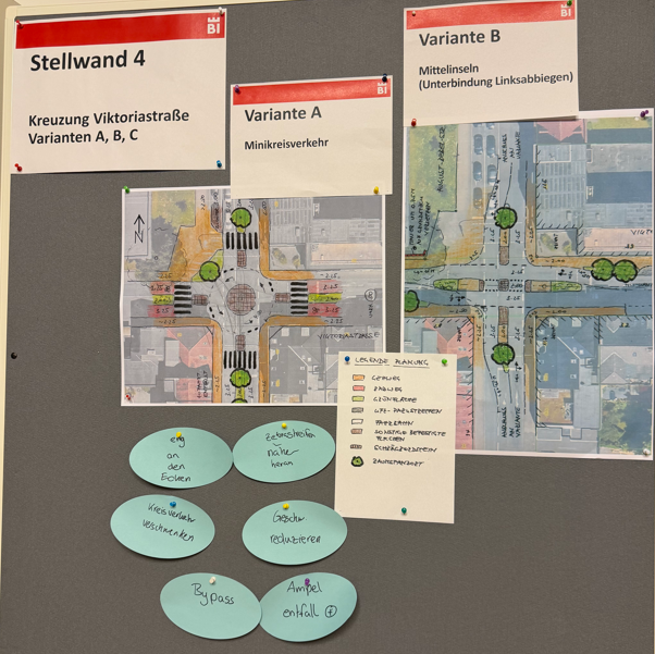 Für die Kreuzung an der Viktoriastraße stellten die Planer drei Varianten vor und notierten auch hier die Hinweise der Anwohnenden. Stadt Bielefeld