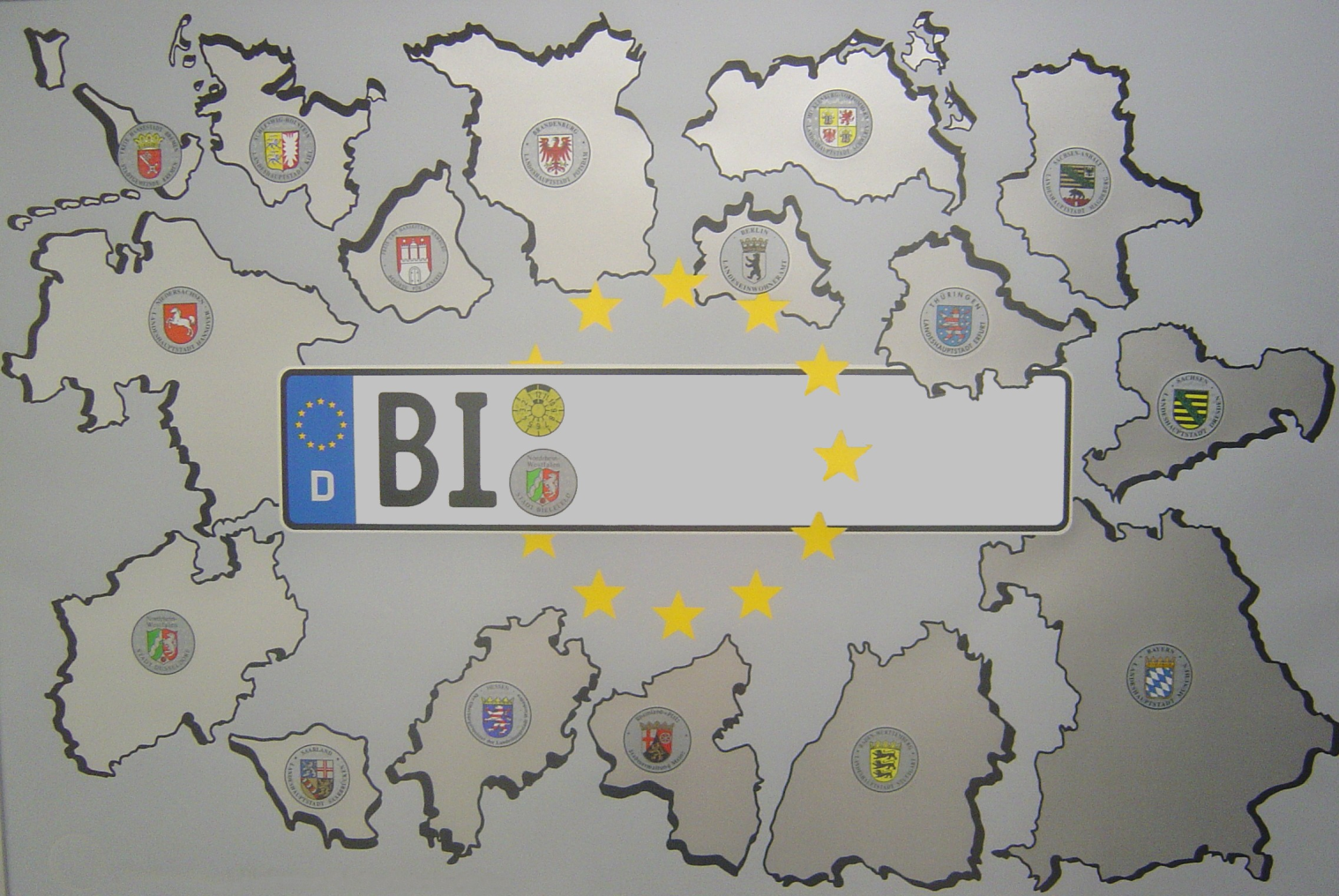 Grafik zeigt leeres Bielefelder Kennzeichenschild (ohne Mittelbuchstaben und Zahlen)