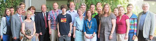 Der Steuerungskreis „Fairtrade Stadt Bielefeld” | Der Steuerungskreis „Fairtrade Stadt Bielefeld” freut sich über alle Anregungen und Ideen, um den fairen Handel in Bielefeld noch mehr zu stärken. Der Steuerungskreis „Fairtrade Stadt Bielefeld” freut sich über alle Anregungen und Ideen, um den fairen Handel in Bielefeld noch mehr zu stärken.