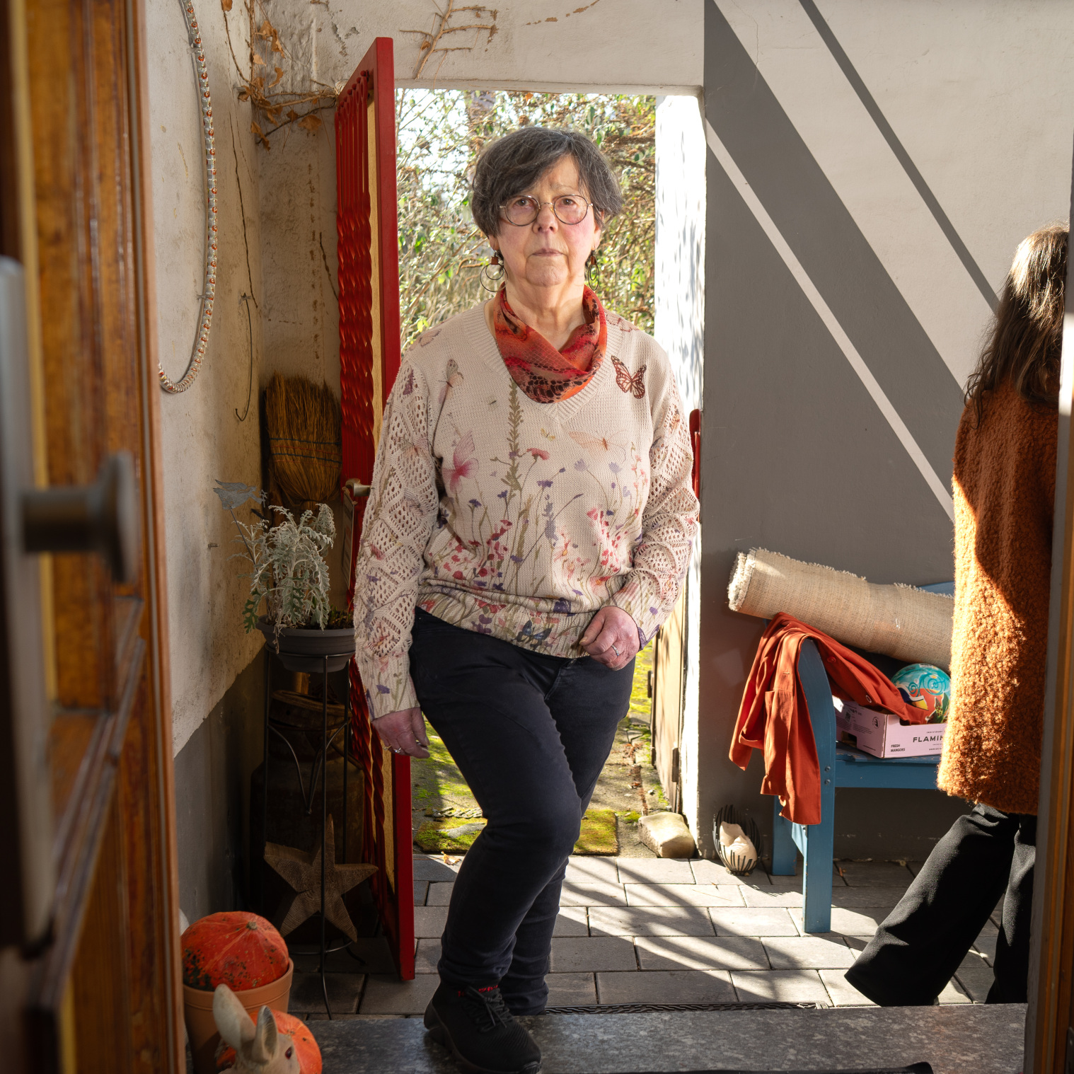 Brigitte fühle sich einsam an der eigenen Haustür. Foto: Jülide Yesilgöz