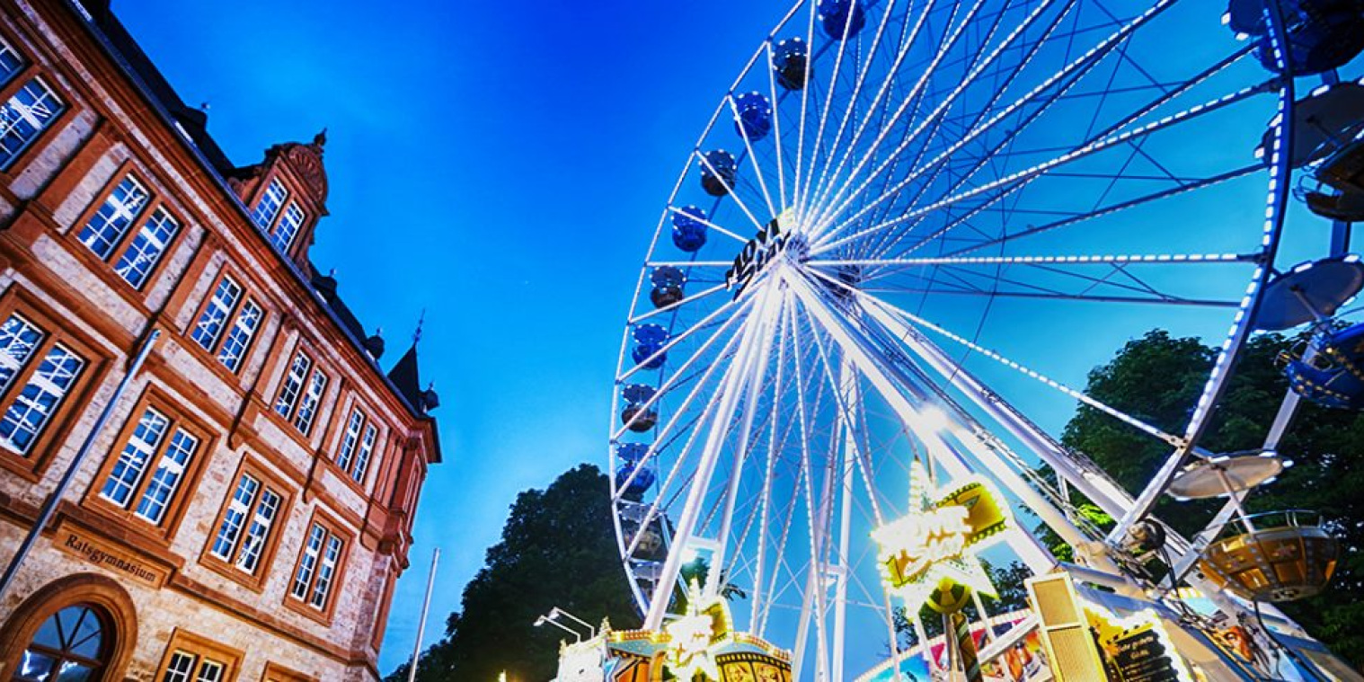 Ein Riesenrad auf einer Veranstaltung