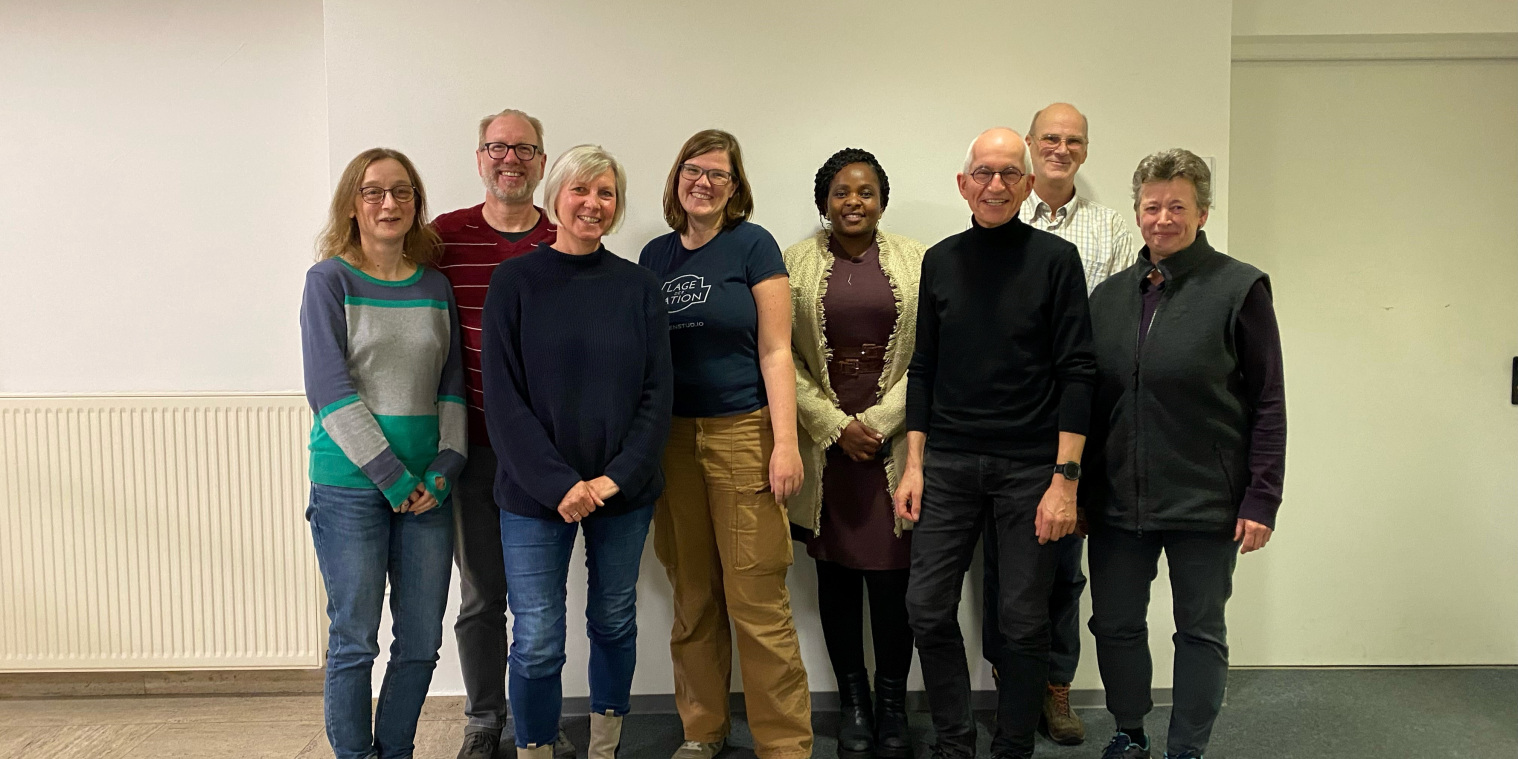 Die Referent*innen: (v.l.n.r.) Frauke Bokermann, Nils Bokermann, Beate Schiewer, Ann-Christin Polikeit, Irene Odidi, Rüdiger Gross, Achim Lübbeke, Gisela Maas; Foto: Stadt Bielefeld)