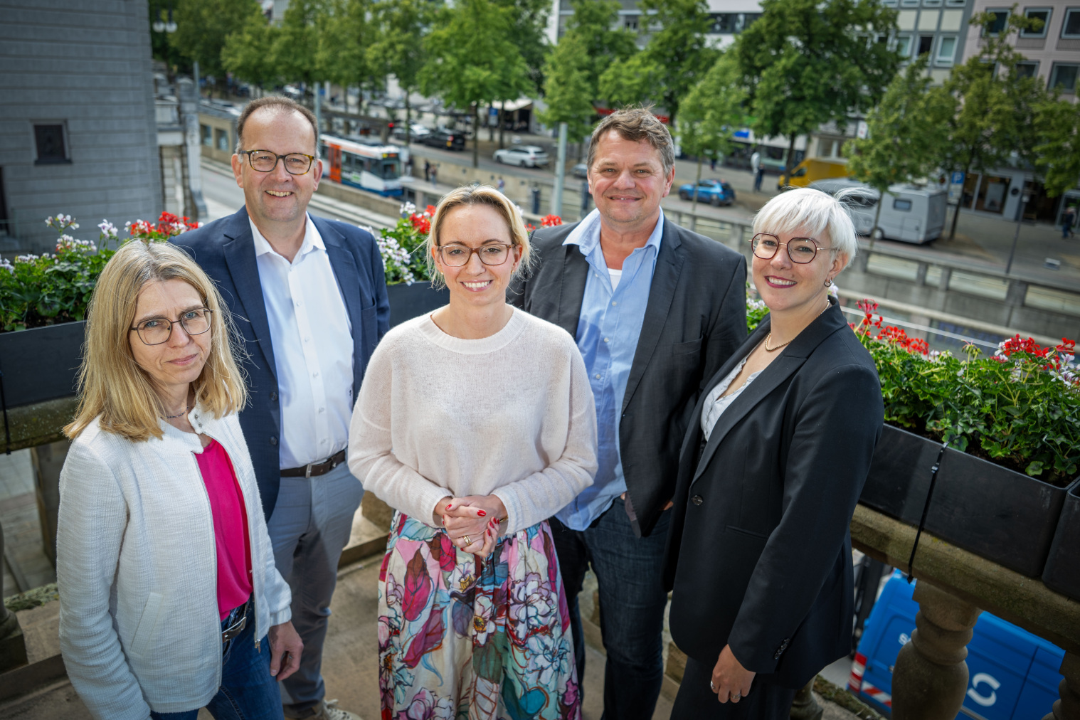 Oberbürgermeisterin Bauer mit Martin Knabenreich (Bielefeld Marketing GmbH), Martin Adamski (Dezernent), Katharina Schilberg (Bielefeld Marketing GmbH) und Katrin Köppe (Dezernat 3)