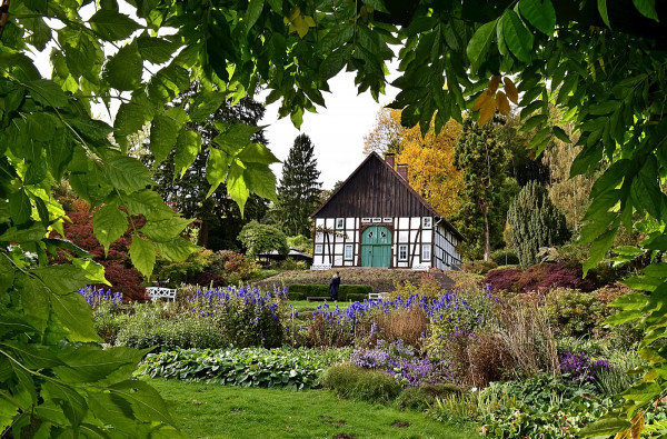 Das Fachwerkhaus im Botanischen Garten.