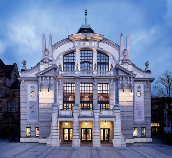 Stadttheater Bielefeld beleuchtet