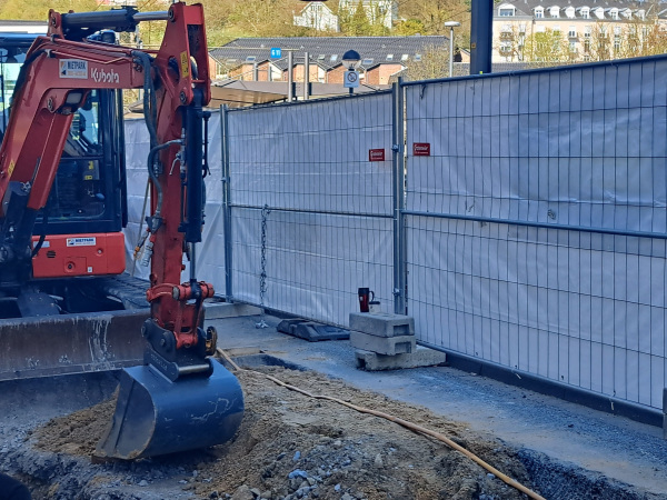 Bagger Schachtsanierung Kreuzstraße
