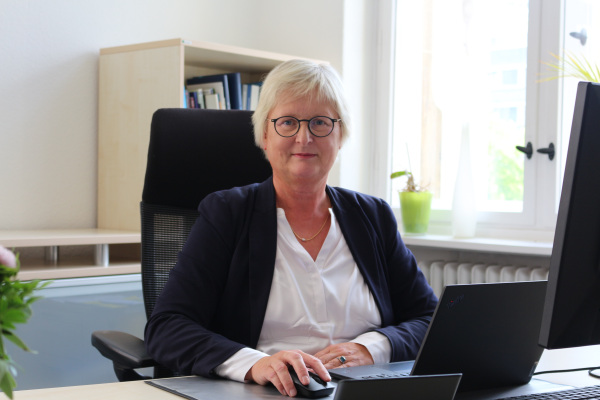 Frisch ans Werk: Birgit Beckermann ist seit dem 1. Juli die neue Dezernentin für Schule, Bürger, Kultur und Sport der Stadt Bielefeld. Foto: Stadt Bielefeld