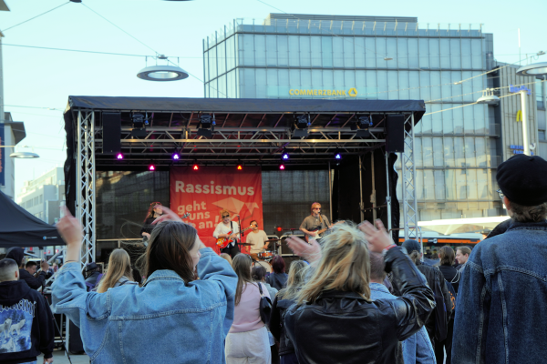 Aktionswoche gegen Rassismus - Bühne auf  dem Jahnplatz