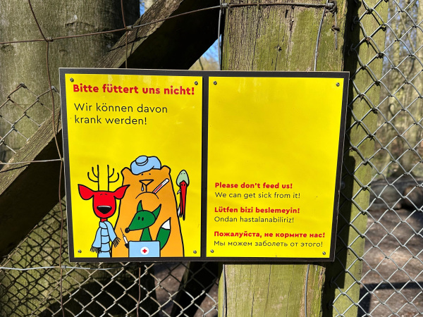 Schild Fütterungsverbot Tierpark Olderdissen.