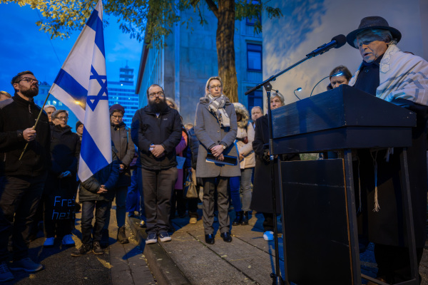 Personen: Dr. Christiana Bauer, Paul Yuval Adam