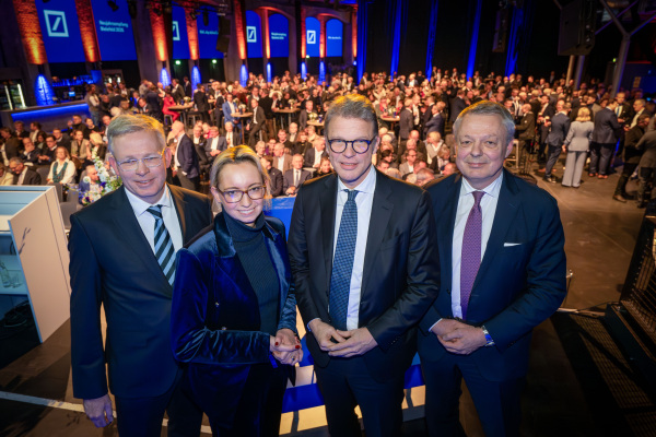 Personen: Dr. Christiana Bauer, Martin Wilde, Christian Sewing, Thomas Buschmann