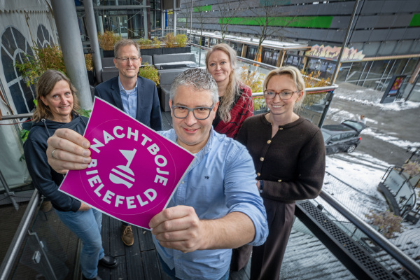 Personen: Dr. Christiana Bauer, Bianca Donschen, Wolfgang Niewald, Ivo Klump, Sonja Bergenthal