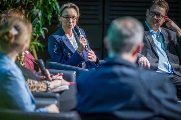 Personen: Dr. Christiana Bauer