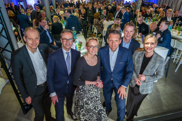 Personen: Dr. Christiana Bauer, Christoph Mohn, Dr. Peter Peters, Eduard R. Doerrenberg, Oliver Flaskaemper, Laura von Schubert