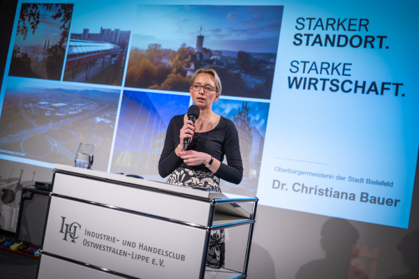 Personen: Dr. Christiana Bauer