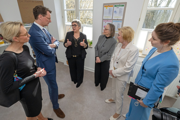 Personen: Dr. Christiana Bauer, Hendrik Wüst, Katharina Muregancuro, Dr. Steffi-Koch-Stoeckerm, Liz Mohn, Dr. Theresa Hornischer