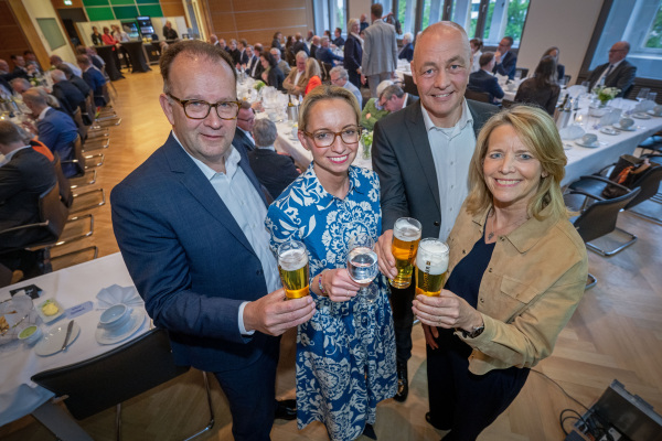 Personen: Martin Knabenreich, Dr. Christiana Bauer, Pastor Dr. Haase, Ursula Pasch