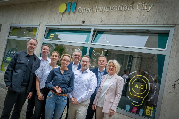 Personen: Dominik Gross, Marek Lehmann, Britta Herbst, Dr. Christiana Bauer, Volker Wittberg, Jens Edler, Ingo Ballschmieter, Anne Dreier