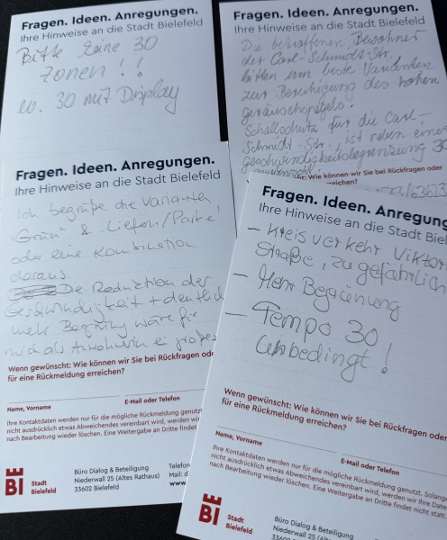 Beim Infoabend zur Umgestaltung der August-Bebel-Straße gaben Anwohnende auf den Dialog-Karten Hinweise. Foto: Stadt Bielefeld 