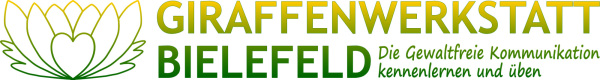 Gelb-grüne Schrift mit Ausspruch ,Giraffenwerkstatt Bielefeld' und Lotusblüte