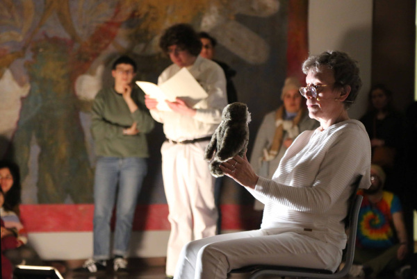Aufführung der Theaterwerkstatt Bethel des Performance-Stückes "Eulentraum" in der Kunsthalle Bielefeld