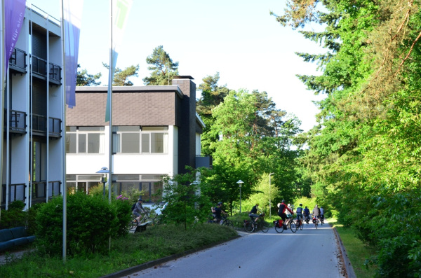 Los gehts! Mit dem Fahrrad werden Alternativen erfahren.