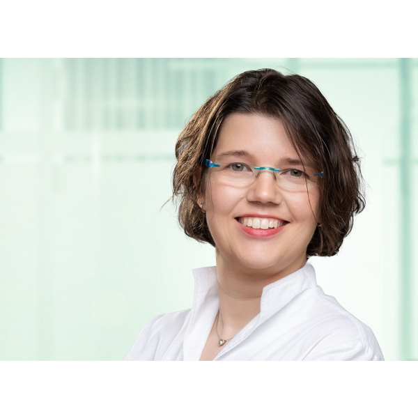 Dame mit Brille