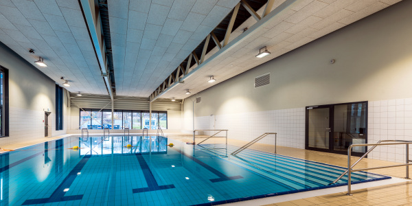 Schwimmbecken in der Almhalle
