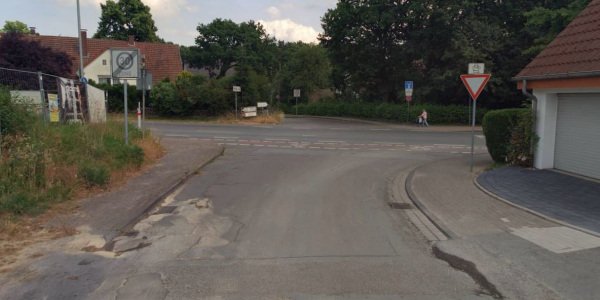 Das Foto zeigt die aktuelle Kreuzung Upfeldweg/Engersche Straße in Schildesche. Foto: Stadt Bielefeld
