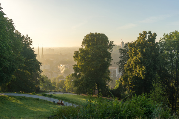 Blick vom Johannisberg auf die Bielefelder Altstadt am Morgen