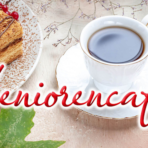 Kaffeetasse auf Tisch