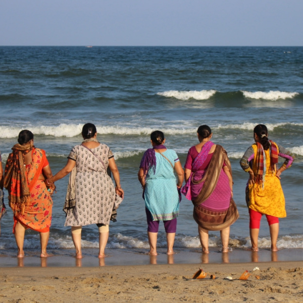 Frauengruppe am Strand