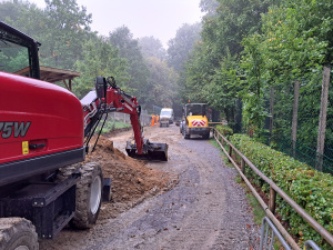 Aufgrund der Wegearbeiten ist der Zugang zum Tierpark zwischen Wolfs- und Rotwildgehege gesperrt. Foto: Umweltbetrieb/Stadt Bielefeld