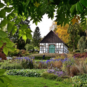 Das Fachwerkhaus im Botanischen Garten.