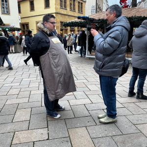 Maik Fojucik gibt dem WDR ein Interview.